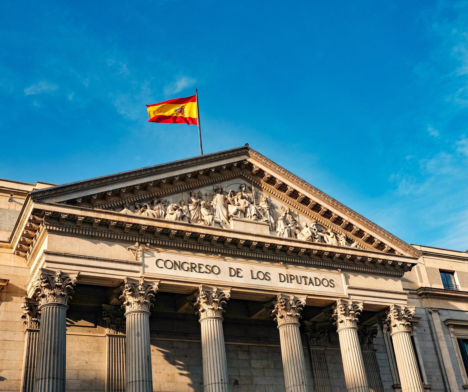Фото здания съезда депутатов в Испании